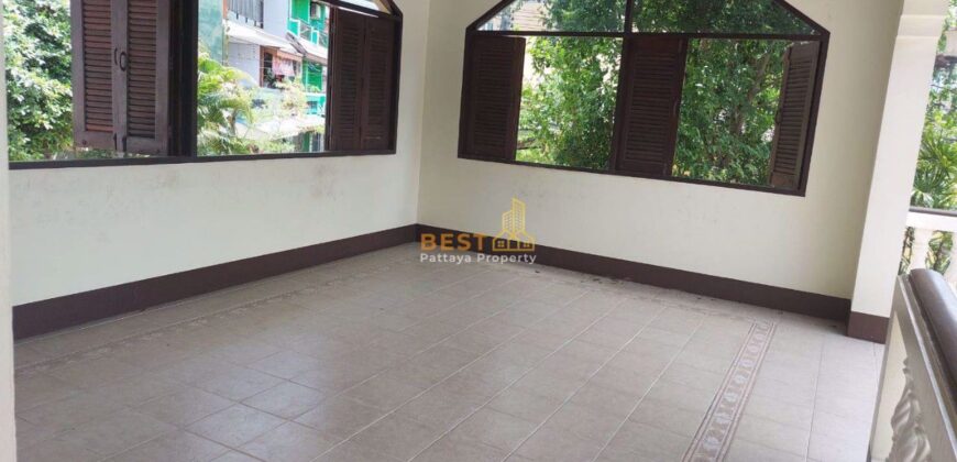 H010023 – Central Pattaya Villa / Single House For Sale