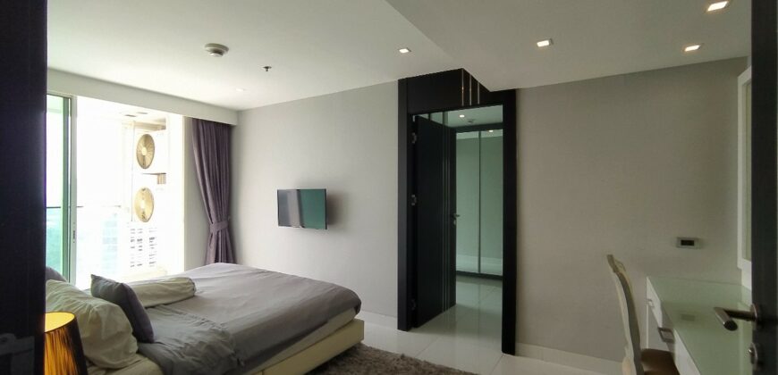 Luxury 3 Bedrooms condo for Sale in Pratumnak