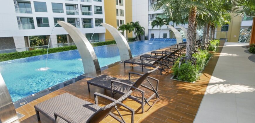 Studio Condo facing Pool view for Sale at Pratamnak