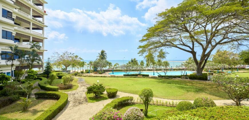 Beach-front condo for sale  in Baan Amphur