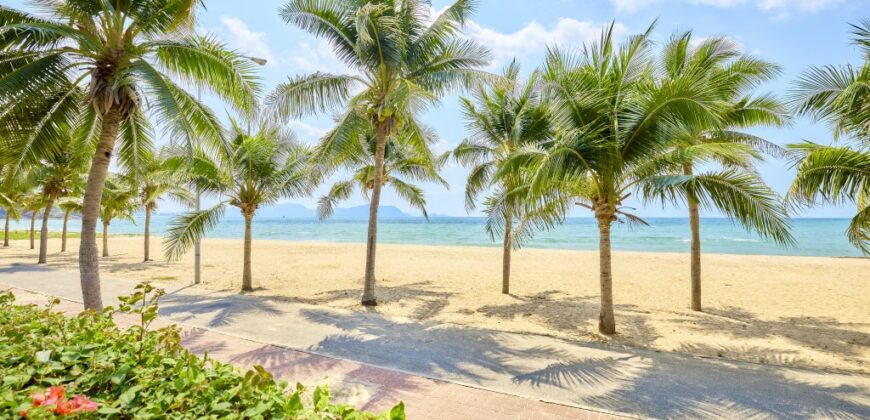 Beach-front condo for sale  in Baan Amphur