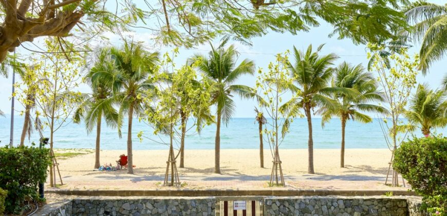 Beach-front condo for sale  in Baan Amphur