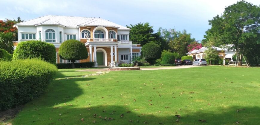 Country Estate for Sale in Bang Saray