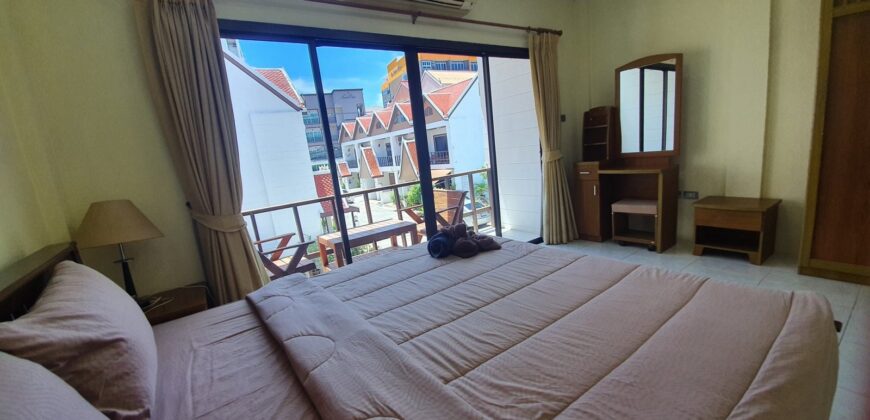 Townhouse 2 Bedroom for sale on Pratamnak Hill