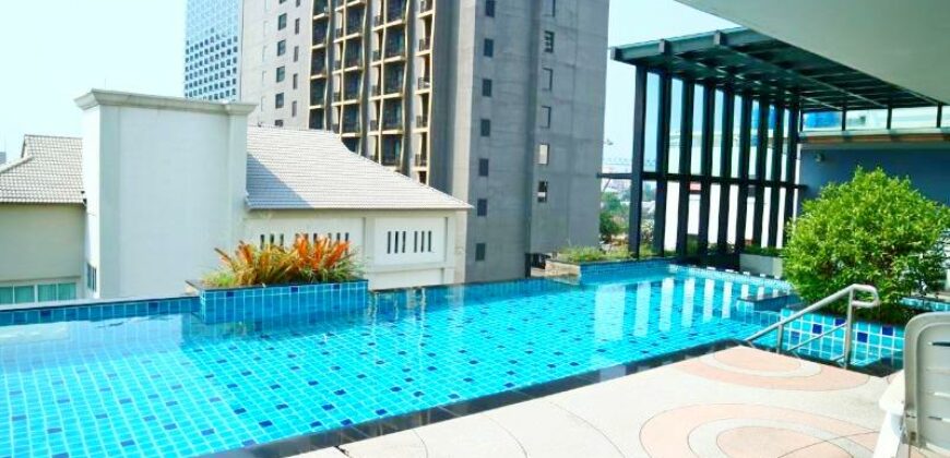 2 Bedroom Condo For Sale in Central Pattaya