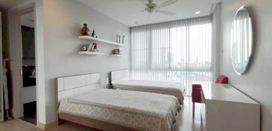 3 Bedrooms condo in Apus Central Pattaya