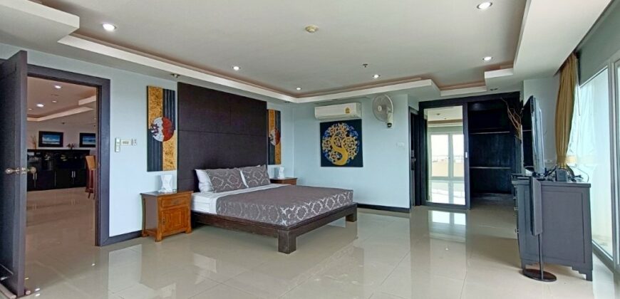 Sea view 2 bedrooms condo for in Central Pattaya