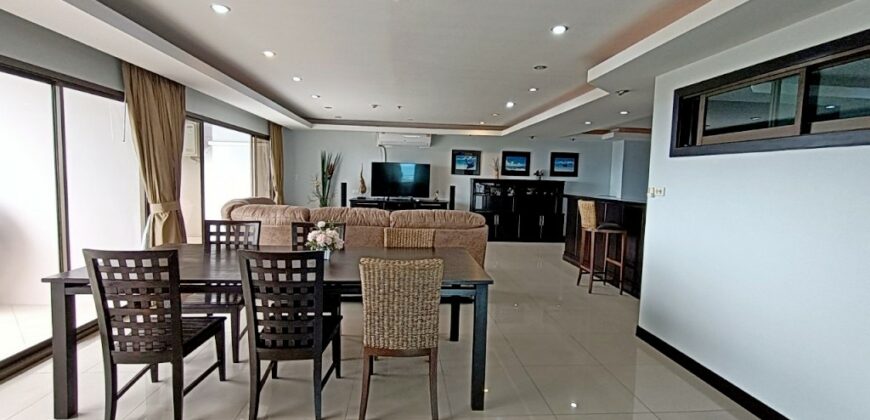 Sea view 2 bedrooms condo for in Central Pattaya