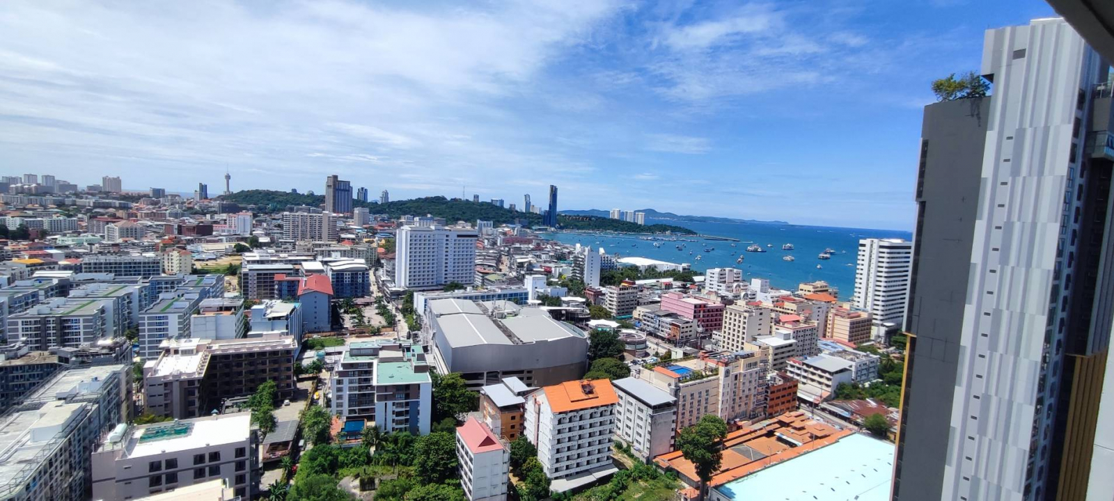 2Bedrooms Condo In Central Pattaya for sale