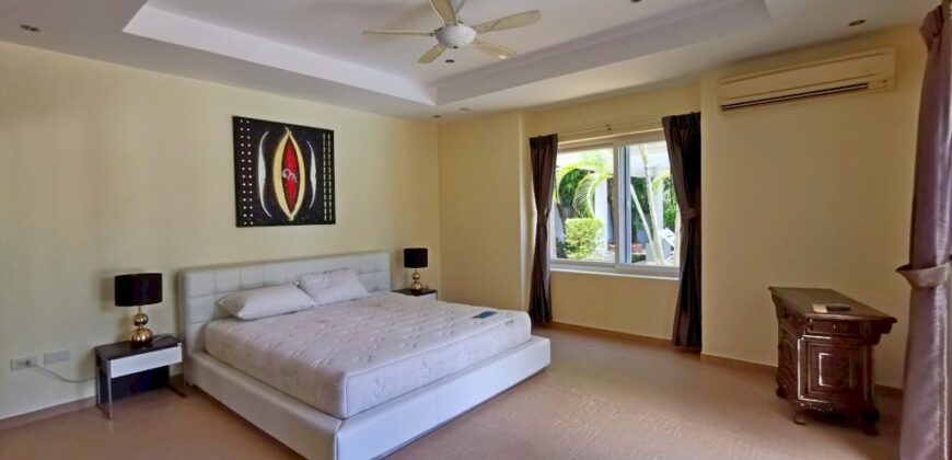 Pool Villa with 3 Bedrooms For Sale Or Rent at Siam Royal View