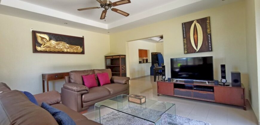 Pool Villa with 3 Bedrooms For Sale Or Rent at Siam Royal View