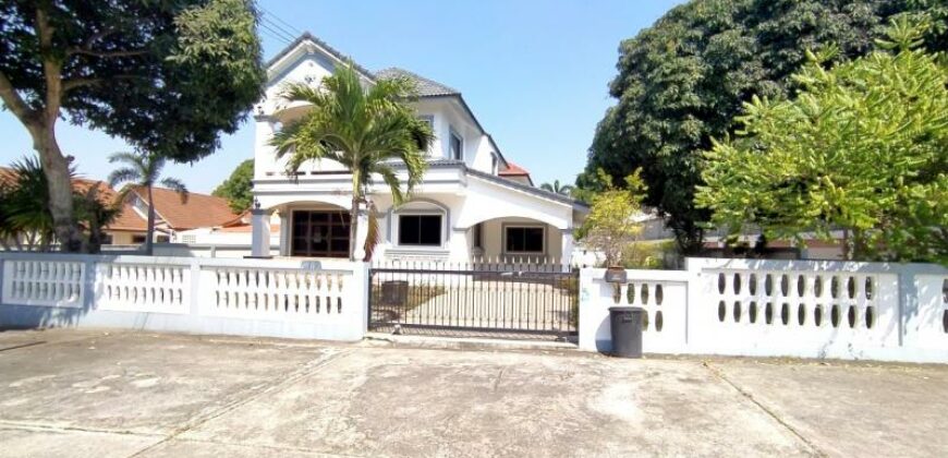 4 Bedroom House For Sale and Rent In Permsub Garden Resort, East Pattaya