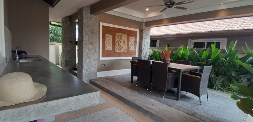 5 Bedroom House For Sale With Private Pool In East Pattaya