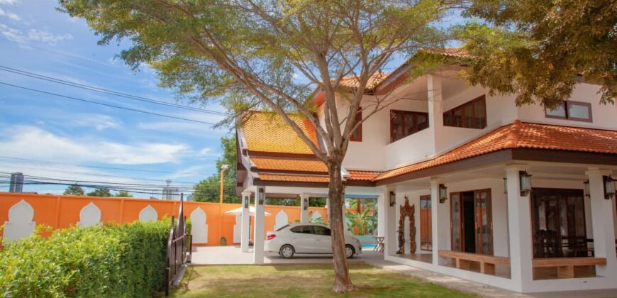 Pool Villa with 7 Bedrooms House For Sale or Rent at Pattaya Park Hill 2