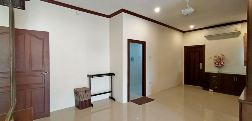 5 Bedrooms House For Sale or Rent in Huay Yai