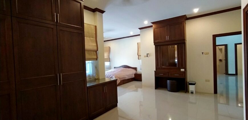 5 Bedrooms House For Sale or Rent in Huay Yai