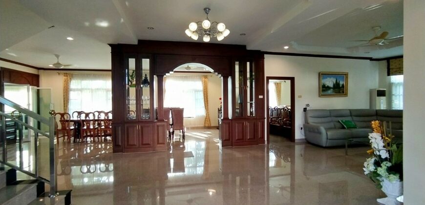 5 Bedrooms House For Sale or Rent in Huay Yai