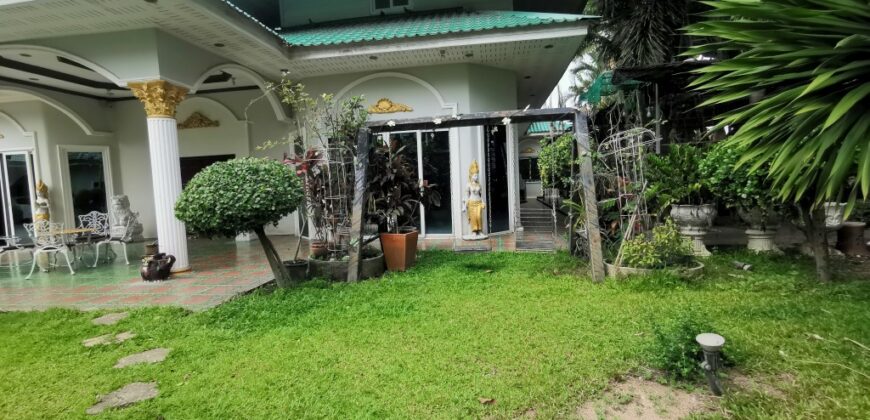 Luxury 7 Bedrooms House For Sale at Nongplalai, East Pattaya