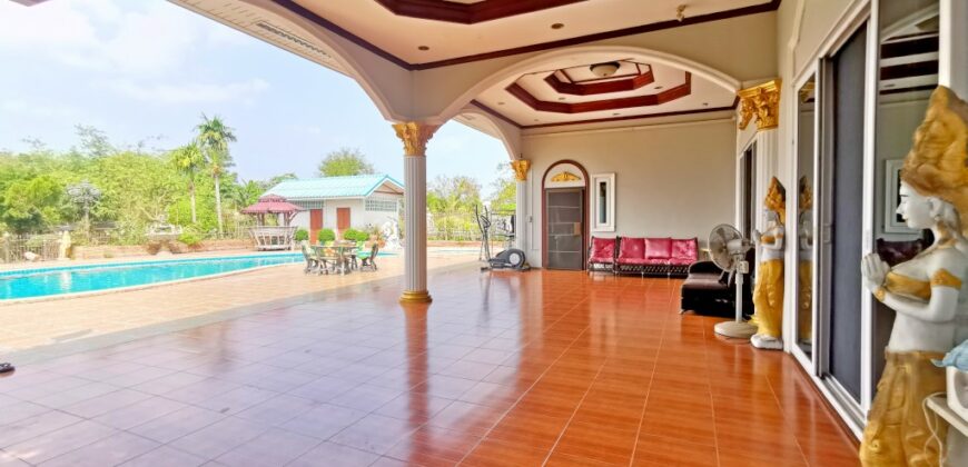 Luxury 7 Bedrooms House For Sale at Nongplalai, East Pattaya