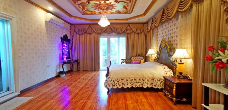 Luxury 7 Bedrooms House For Sale at Nongplalai, East Pattaya