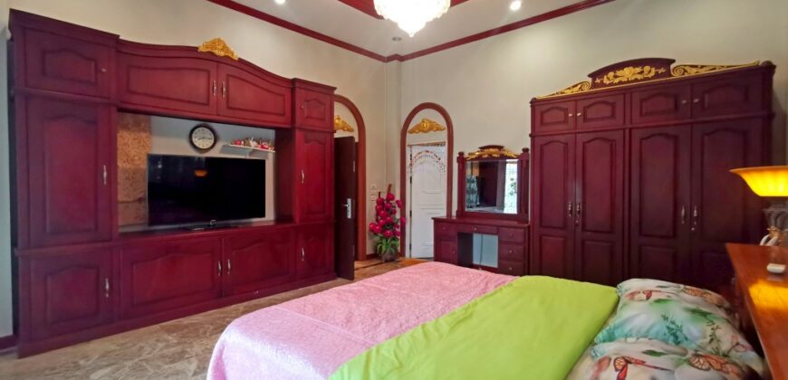 Luxury 7 Bedrooms House For Sale at Nongplalai, East Pattaya