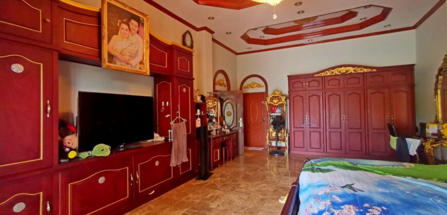 Luxury 7 Bedrooms House For Sale at Nongplalai, East Pattaya