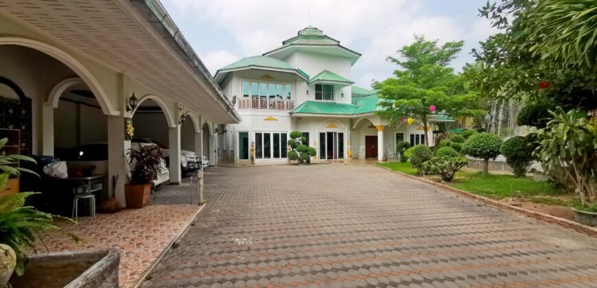 Luxury 7 Bedrooms House For Sale at Nongplalai, East Pattaya