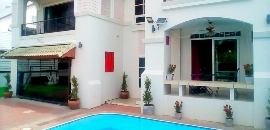 4 bedrooms house for rent at Central Park 4