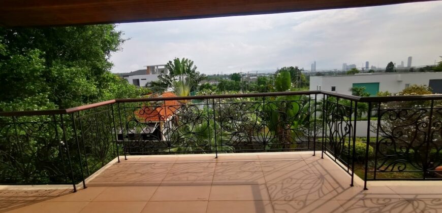 2 Storey pool villa for sale in East Pattaya