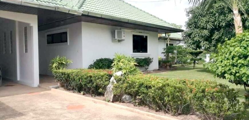 3 single-storey detached houses for sale