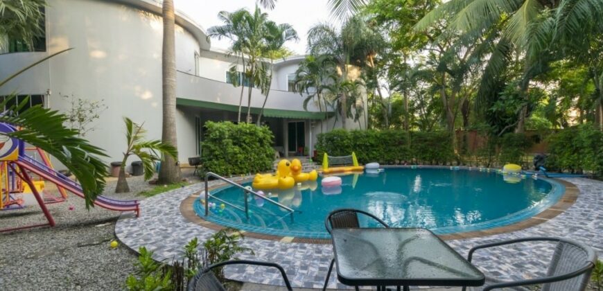 Luxury 6 Bedrooms House For Sale in East Pattaya