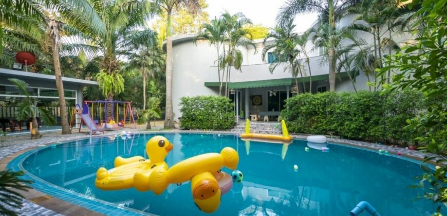 Luxury 6 Bedrooms House For Sale in East Pattaya