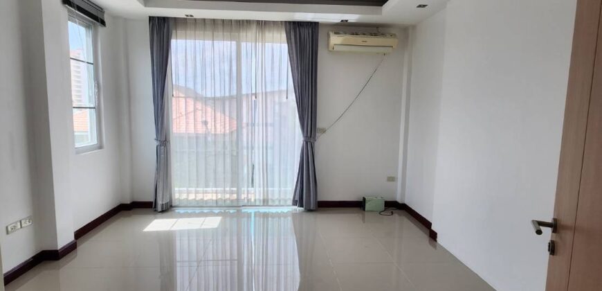 Townhouse for Sale at East Pattaya