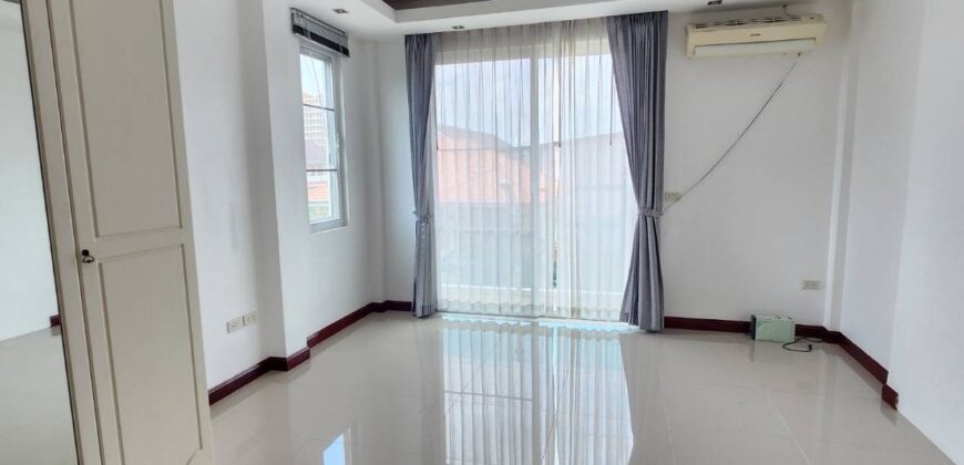 Townhouse for Sale at East Pattaya