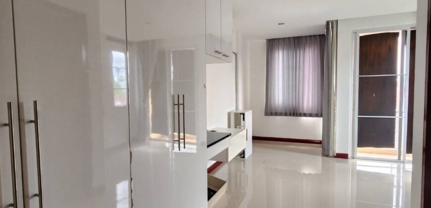 Townhouse for Sale at East Pattaya