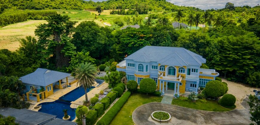 Country Estate for Sale in Bang Saray