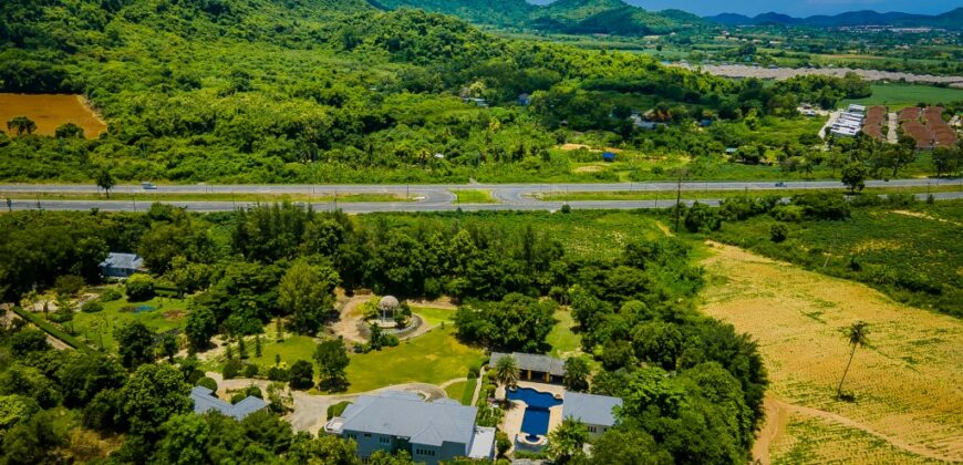 Country Estate for Sale in Bang Saray