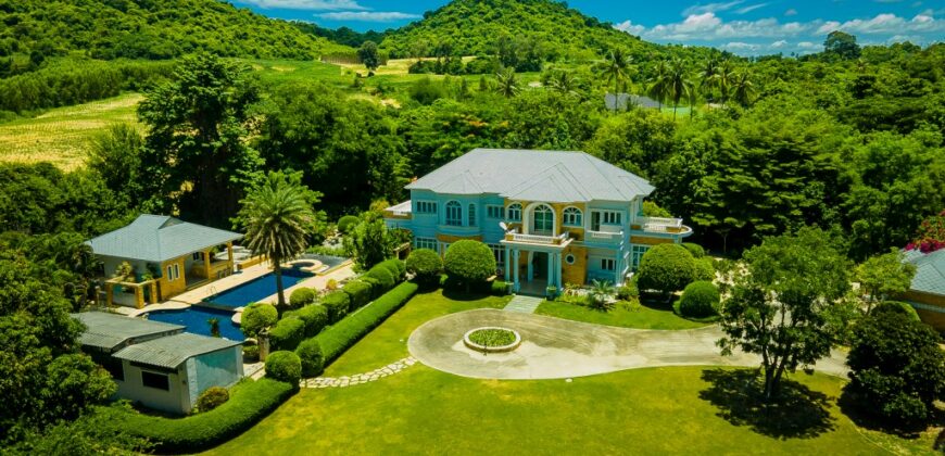 Country Estate for Sale in Bang Saray