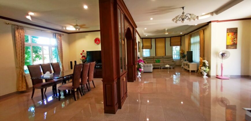 5 Bedrooms House For Sale or Rent in Huay Yai