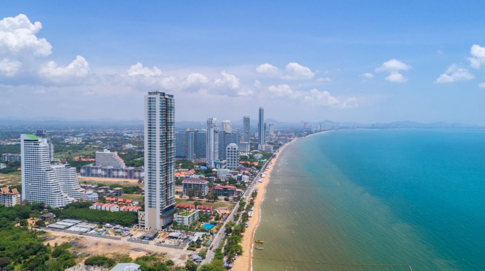 New beachfront condominium in Jomtien