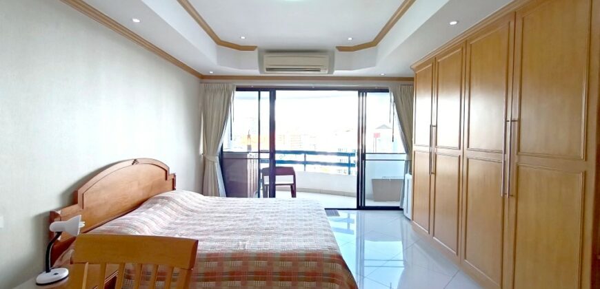 3bedrooms for sale at Jomtien Plaza condotel