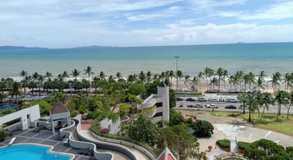 3bedrooms for sale at Jomtien Plaza condotel