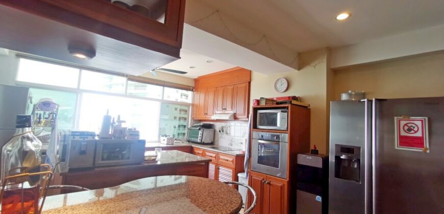 Sea View condo For sale at Jomtien Complex