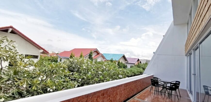 Newly renovated 3 bedrooms duplex for rent at Jomtien