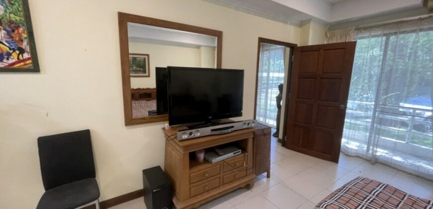 Large 1bed corner unit for sale