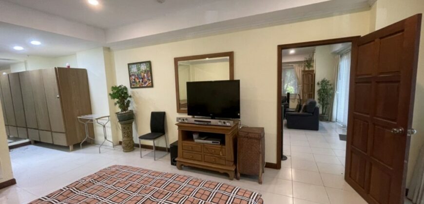 Large 1bed corner unit for sale