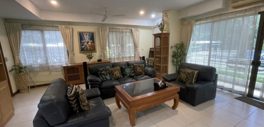 Large 1bed corner unit for sale