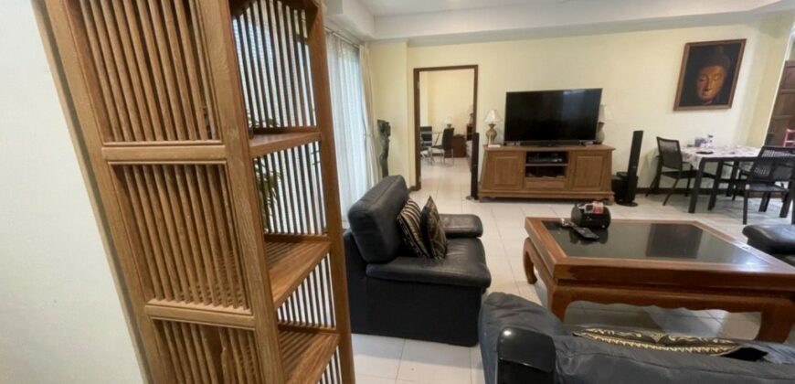 Large 1bed corner unit for sale