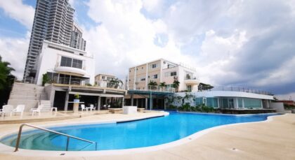 <strong>Unique ground-floor penthouse on absolute beachfront</strong>