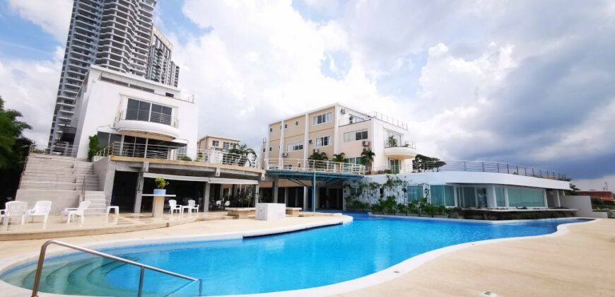 <strong>Unique ground-floor penthouse on absolute beachfront</strong>